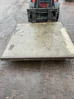 Stelconplaat 200 L x 200 B x 14 D met staal 12024 Bestrating