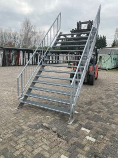 Stalen Trap 181cm breed. 14 treden 12028 Stalen Trappen