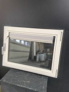 Kunststof raamkozijn met dauerlufter 96 H x 92 B 12070 Kunststof