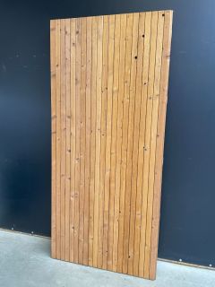 Circulaire houten wandbekleding 51 mm x 20 mm x 2400 mm 11385 Wandbekleding